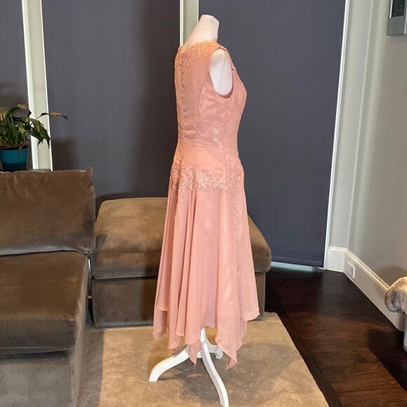 Women’s Pink Chiffon Dress Floral Detail ZipUpBack Matching Jacket Size 24W/26W - Picture 7 of 14